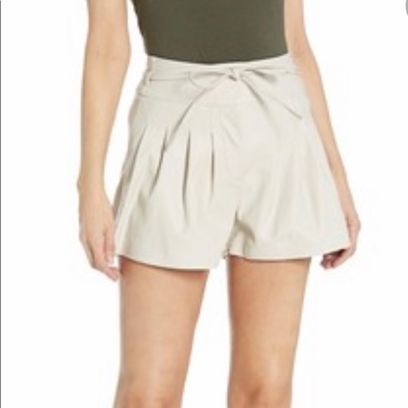 Blank NYC Pants - Blank NYC  beige belted leather shorts 🗽